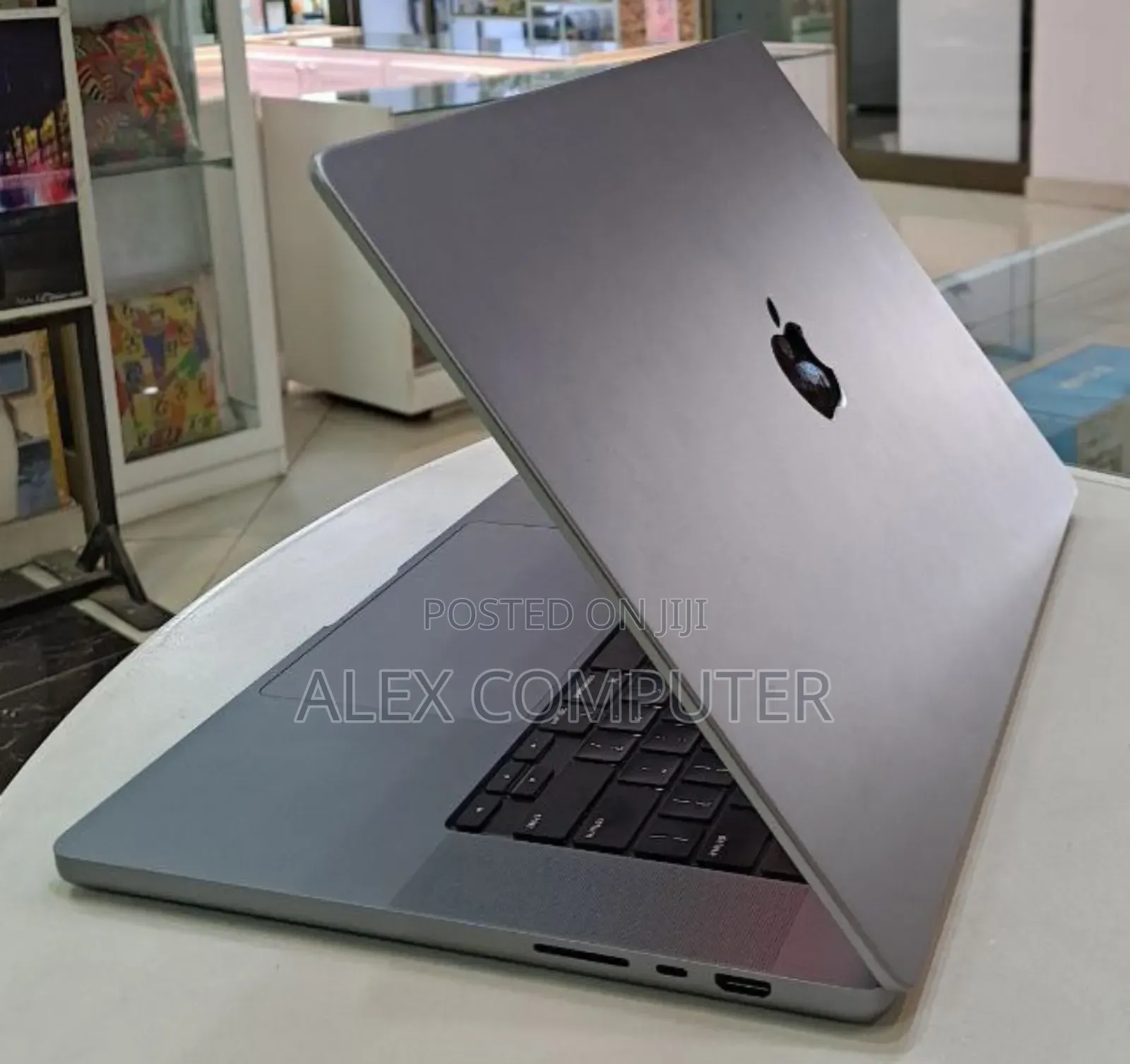 New Laptop Apple MacBook Pro 2023 M2 32GB Apple M2 SSD 512GB
