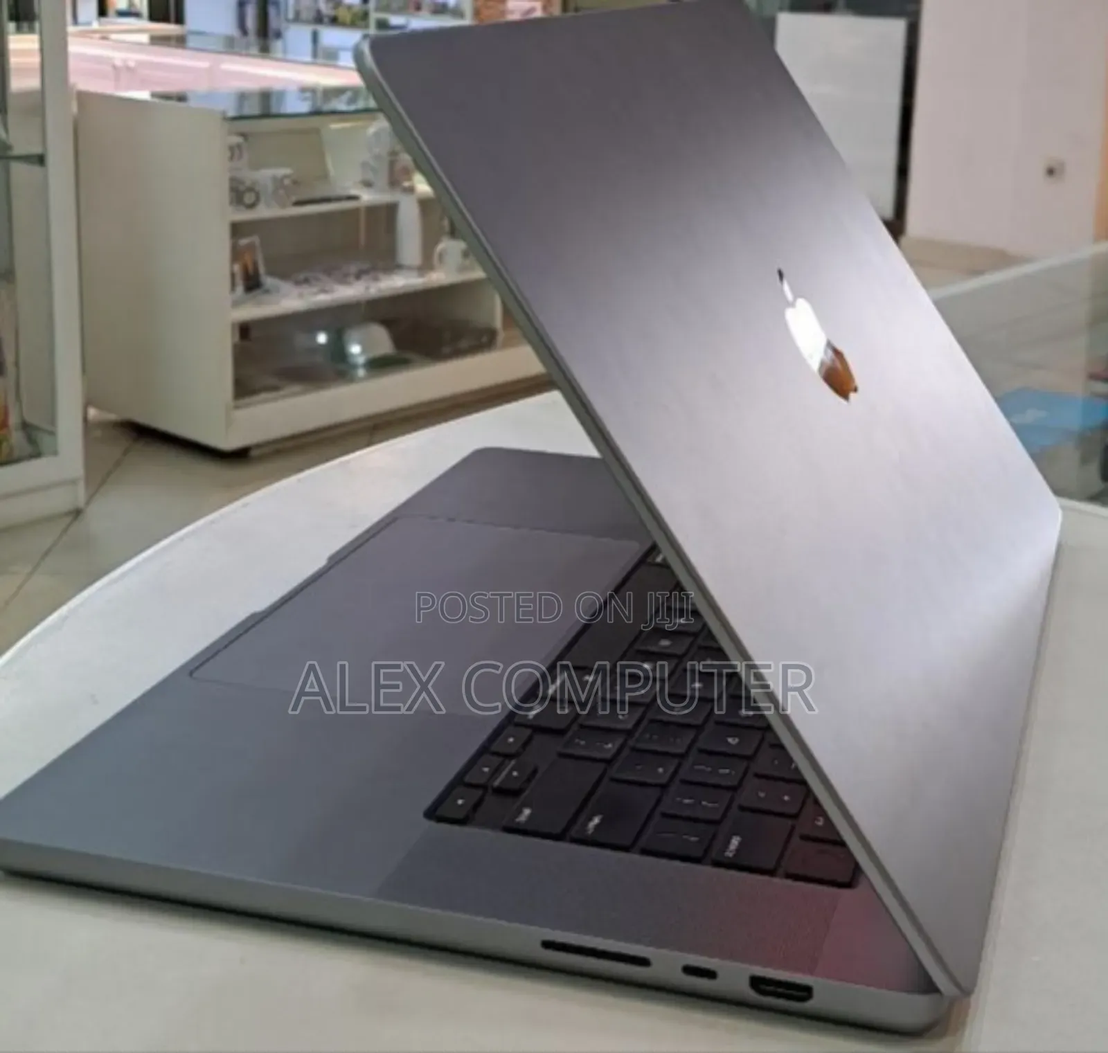 New Laptop Apple MacBook Pro 2023 M2 32GB Apple M2 SSD 512GB