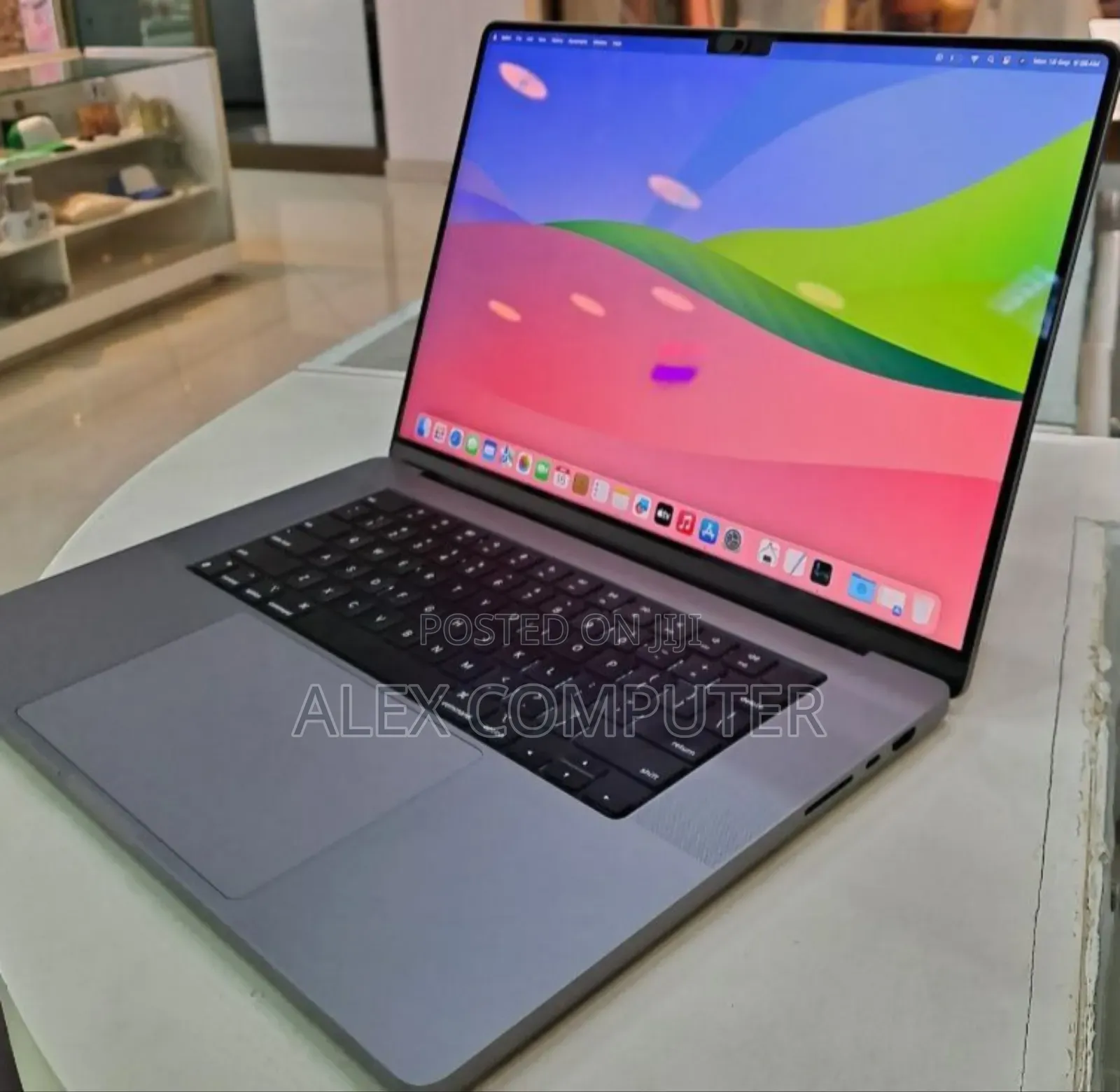 New Laptop Apple MacBook Pro 2023 M2 32GB Apple M2 SSD 512GB