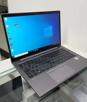 New Laptop HP ZBook Firefly G8 16GB Intel Core I7 SSD 512GB