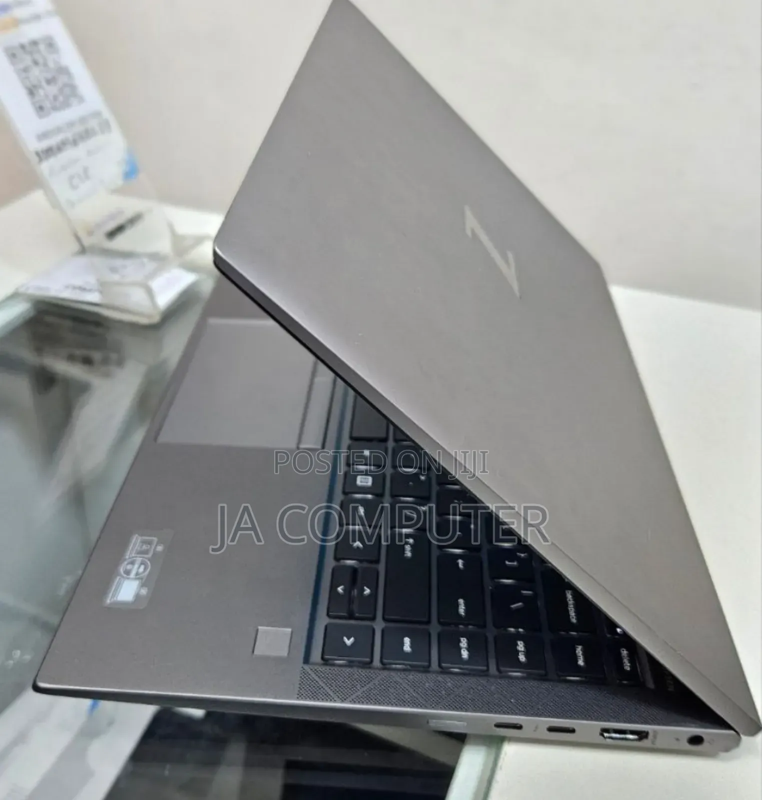 New Laptop HP ZBook Firefly G8 16GB Intel Core I7 SSD 512GB