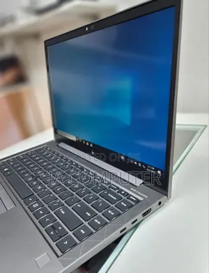 New Laptop HP ZBook Firefly G8 16GB Intel Core I7 SSD 512GB