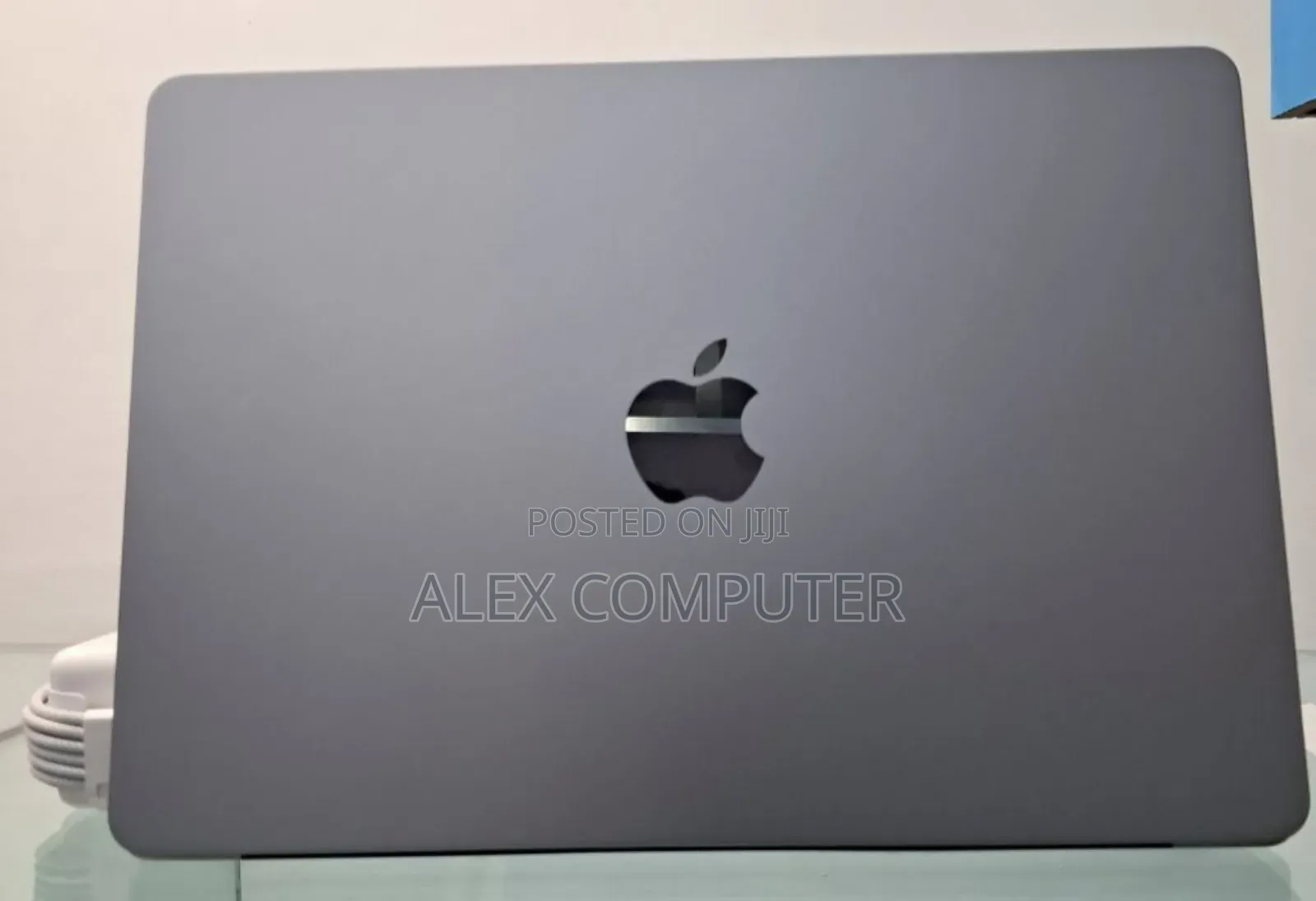 New Laptop Apple MacBook Air 2024 M3 13-Inch 16GB Apple M3 SSD 512GB