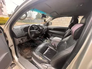 Toyota Hilux 2006 Gold