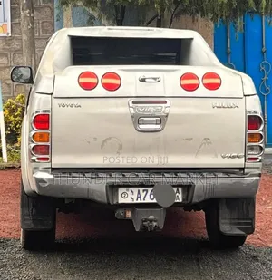 Toyota Hilux 2006 Gold