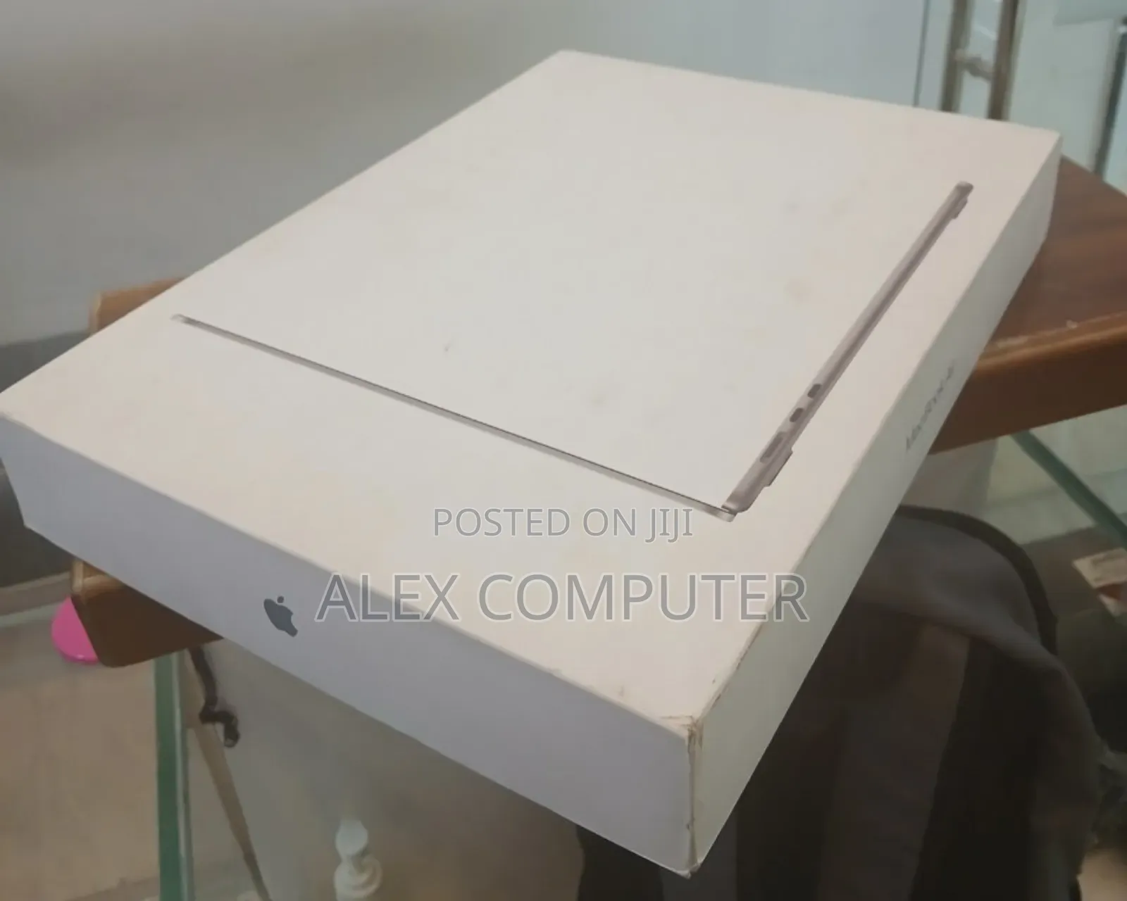 New Laptop Apple MacBook Air 2024 M3 15-Inch 8GB Apple M2 SSD 256GB