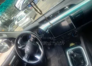 Toyota Hilux 2019 Gold