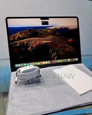 Photo - New Laptop Apple MacBook Air 2024 M3 13-Inch 16GB Apple M3 SSD 512GB