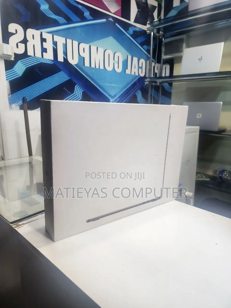 New Laptop Apple MacBook 2014 8GB Apple M3 SSD 256GB