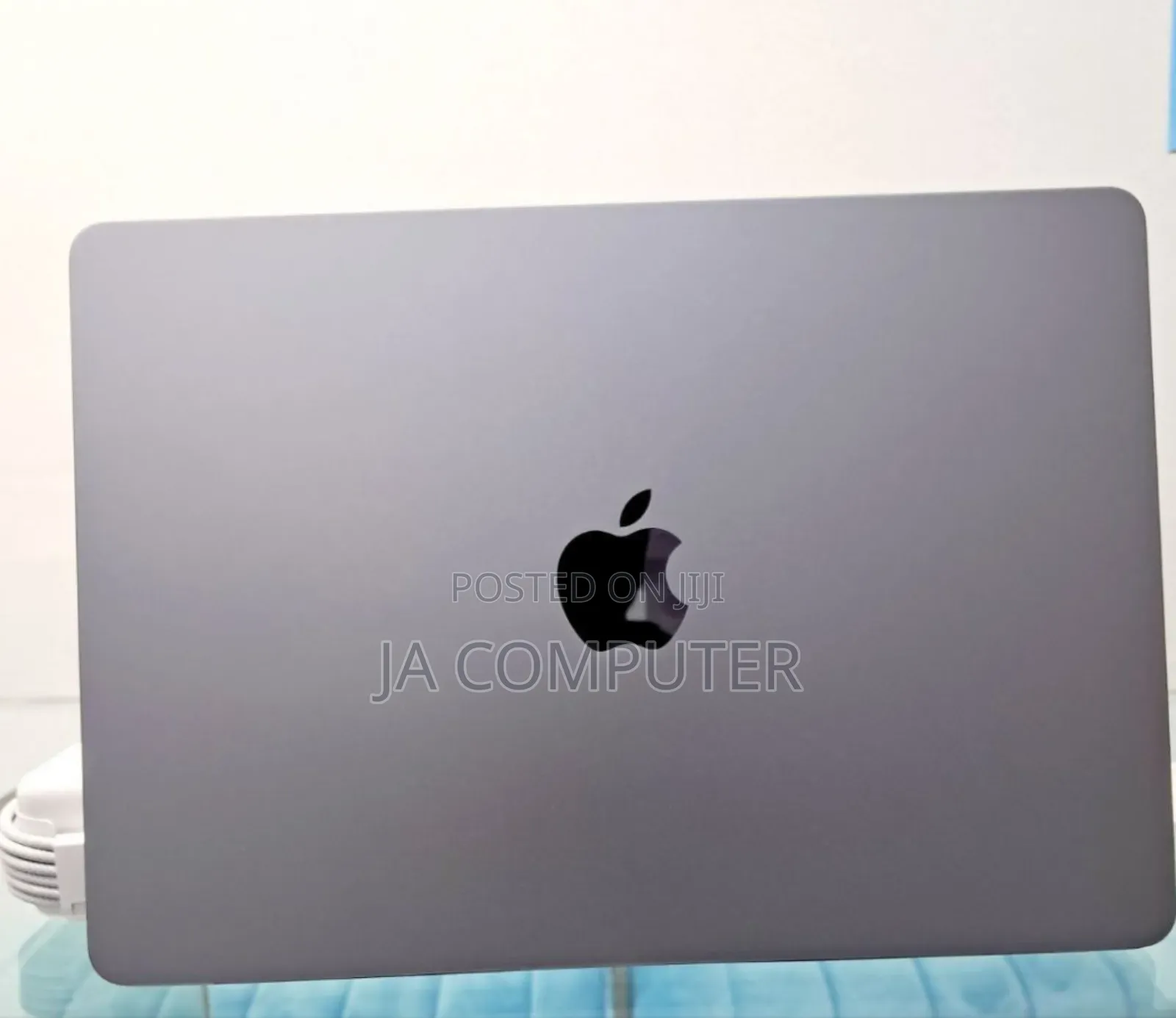 New Laptop Apple MacBook Air 2024 M3 13-Inch 16GB Apple M3 SSD 512GB