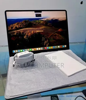 New Laptop Apple MacBook Air 2024 M3 13-Inch 16GB Apple M3 SSD 512GB