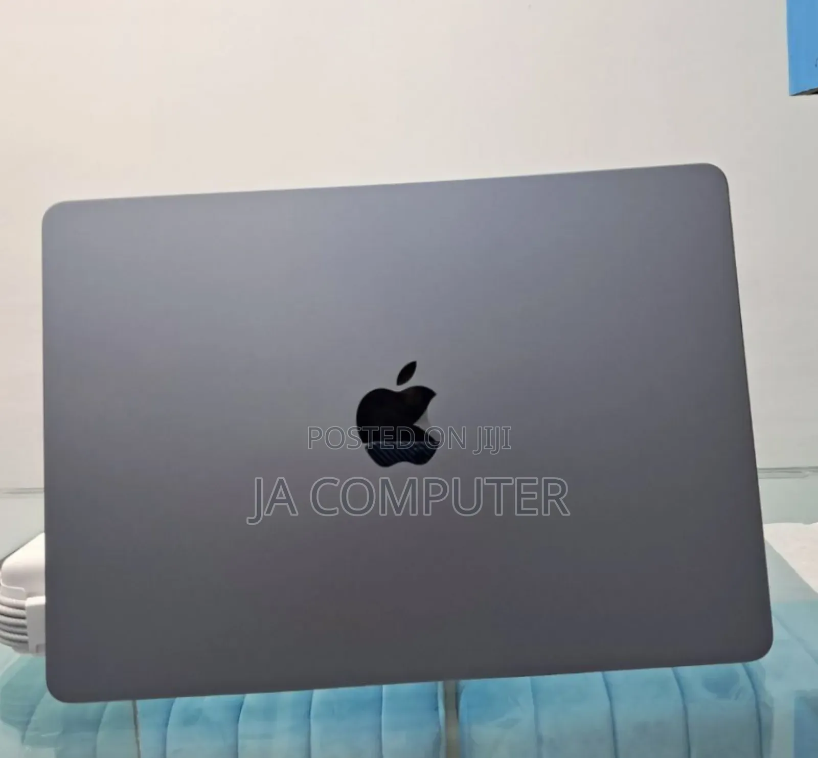 New Laptop Apple MacBook Air 2024 M3 13-Inch 16GB Apple M3 SSD 512GB