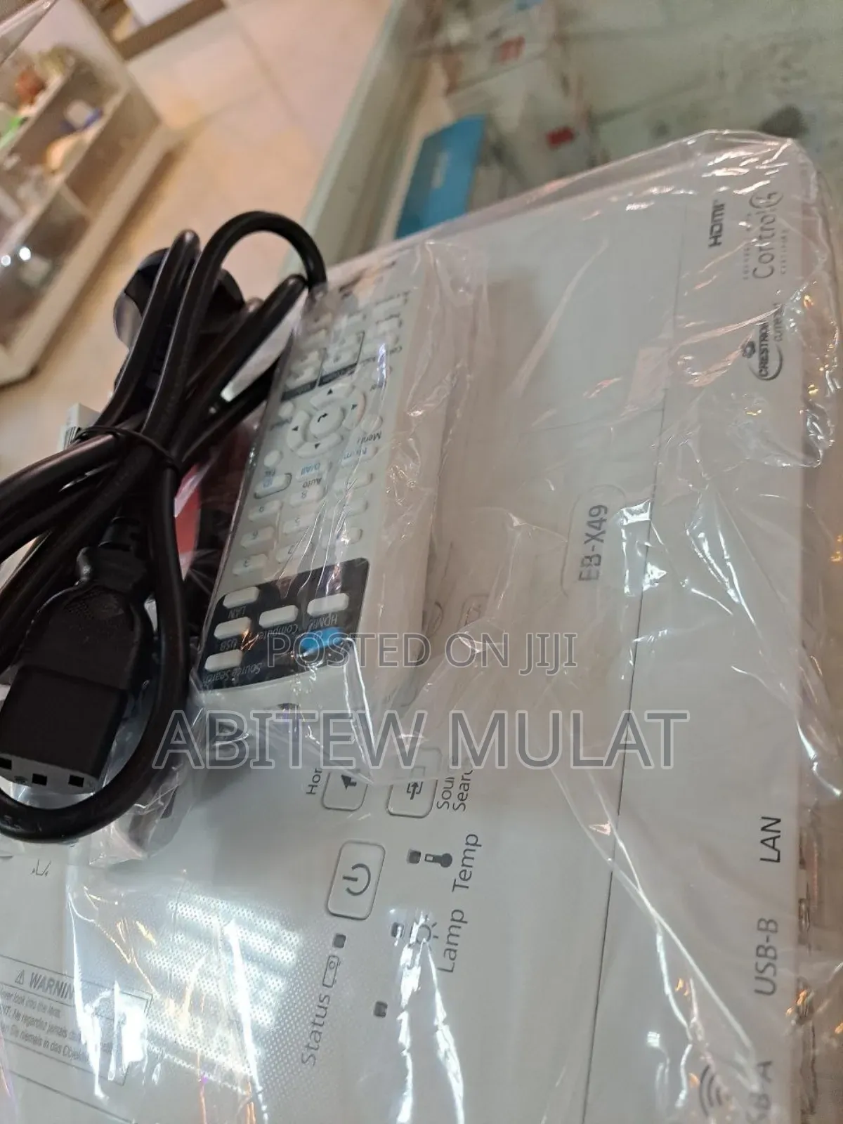 Brand New EPSON Projector
With Manual CD and Cartoon