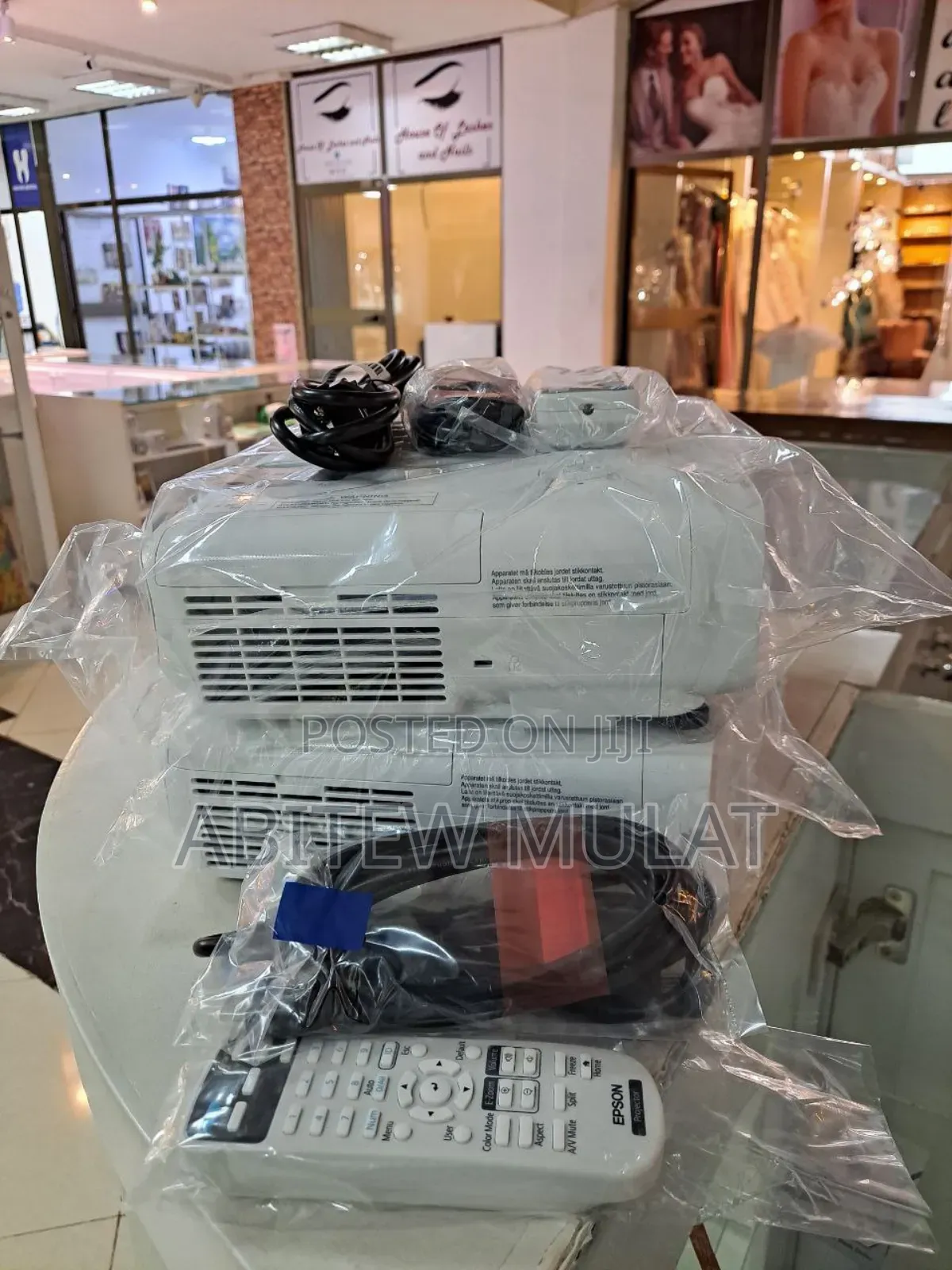 Brand New EPSON Projector
With Manual CD and Cartoon