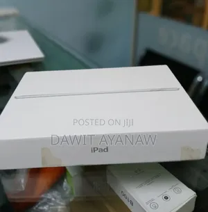 New Apple iPad 9.7 128 GB Silver