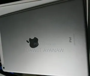 New Apple iPad 9.7 128 GB Silver