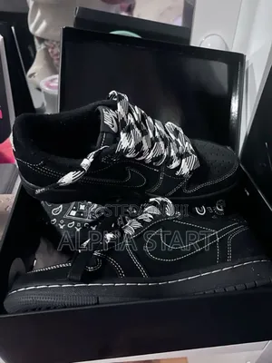 Photo - Nike Air Jordan 1 Low Og Sp X Travis Scott