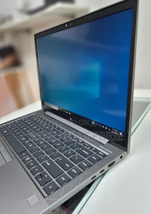 New Laptop HP ZBook Firefly G8 16GB Intel Core I7 SSD 512GB