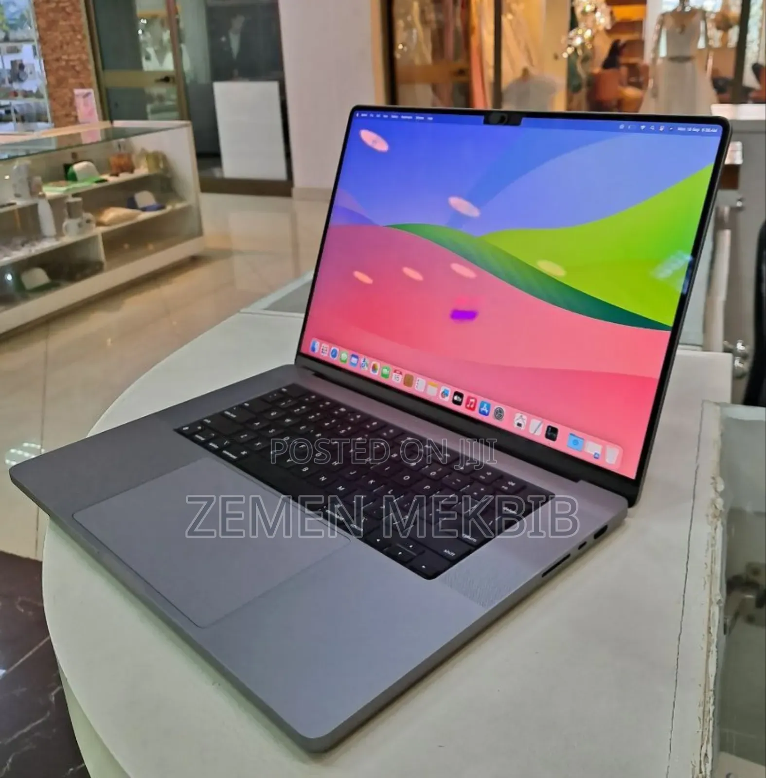 New Apple MacBook Pro 2023 M2 Max 14-Inch 32GB Intel Core I7 SSD 512GB