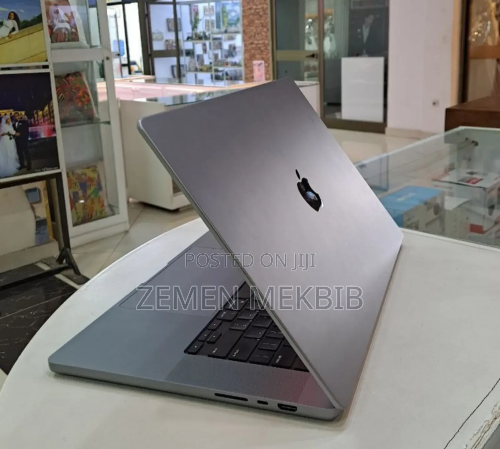 New Apple MacBook Pro 2023 M2 Max 14-Inch 32GB Intel Core I7 SSD 512GB