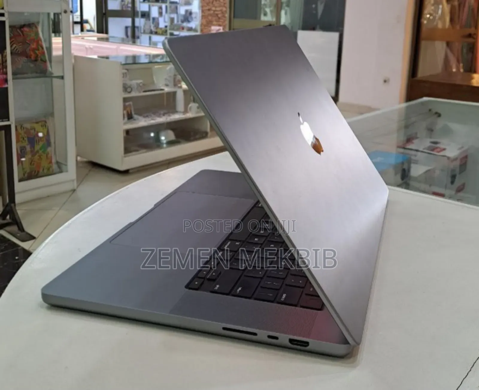 New Apple MacBook Pro 2023 M2 Max 14-Inch 32GB Intel Core I7 SSD 512GB