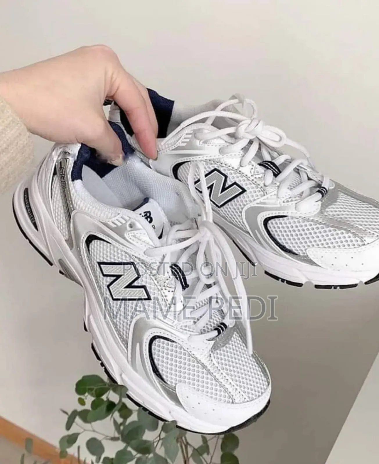 New Balace 5060
Made in Vietnam