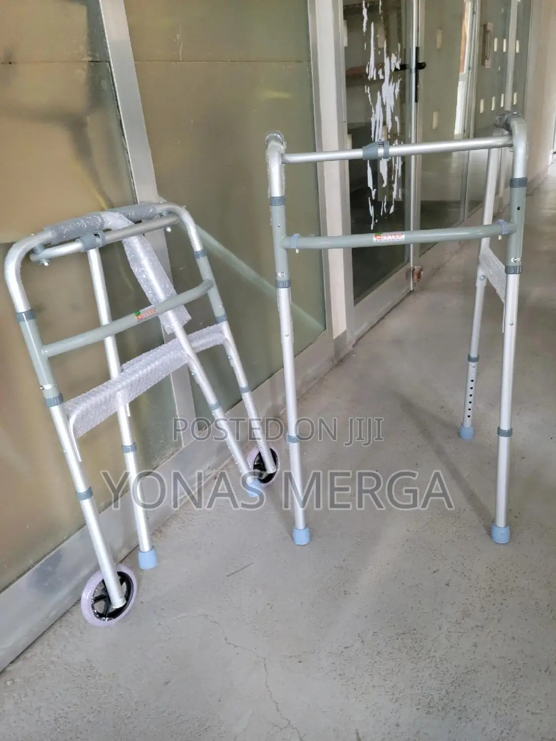 በሁለት ምርጫ Walker =ያለrollater or With Walker +ለአመታት/ለቀጣይነት ወከር