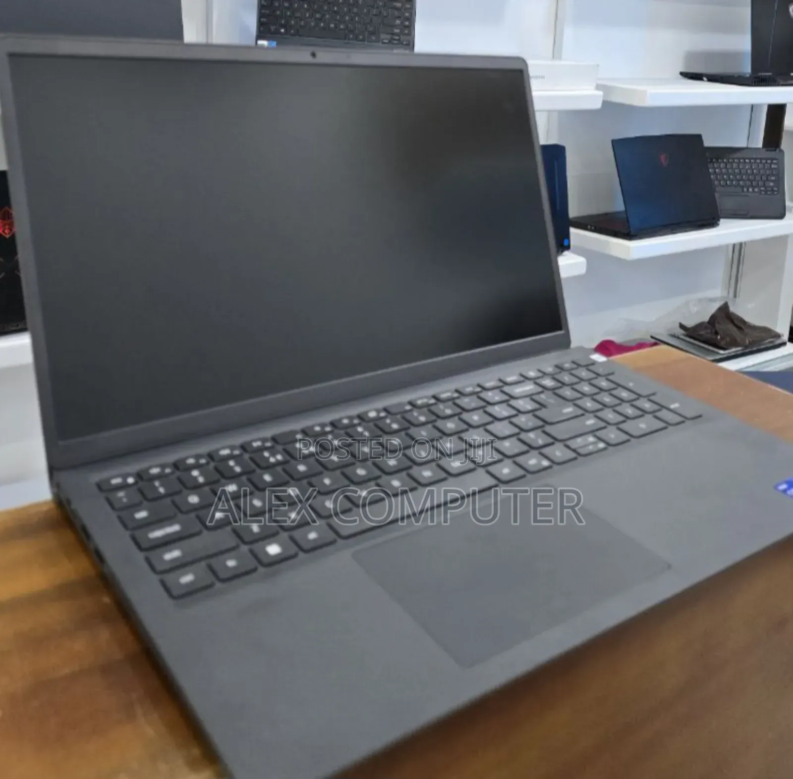 New Laptop Dell Vostro 3520 16GB Intel Core I7 SSD 512GB