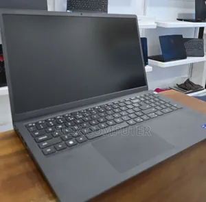 New Laptop Dell Vostro 3520 16GB Intel Core I7 SSD 512GB