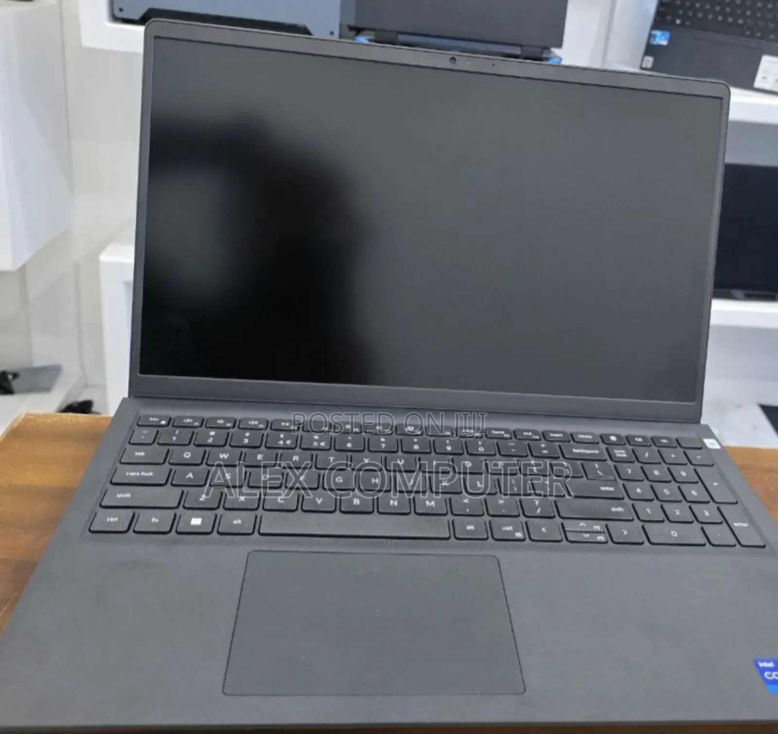 New Laptop Dell Vostro 3520 16GB Intel Core I7 SSD 512GB