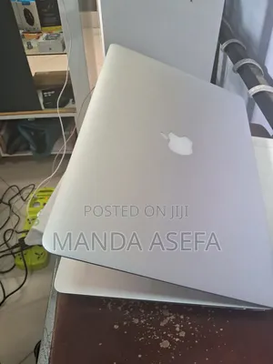 New Laptop Apple MacBook Pro 2015 16GB Intel Core I7 SSD 256GB