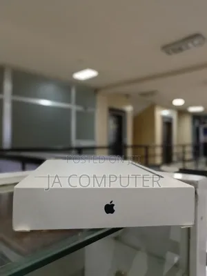 New Laptop Apple MacBook Air 2022 M2 8GB Apple M2 SSD 256GB