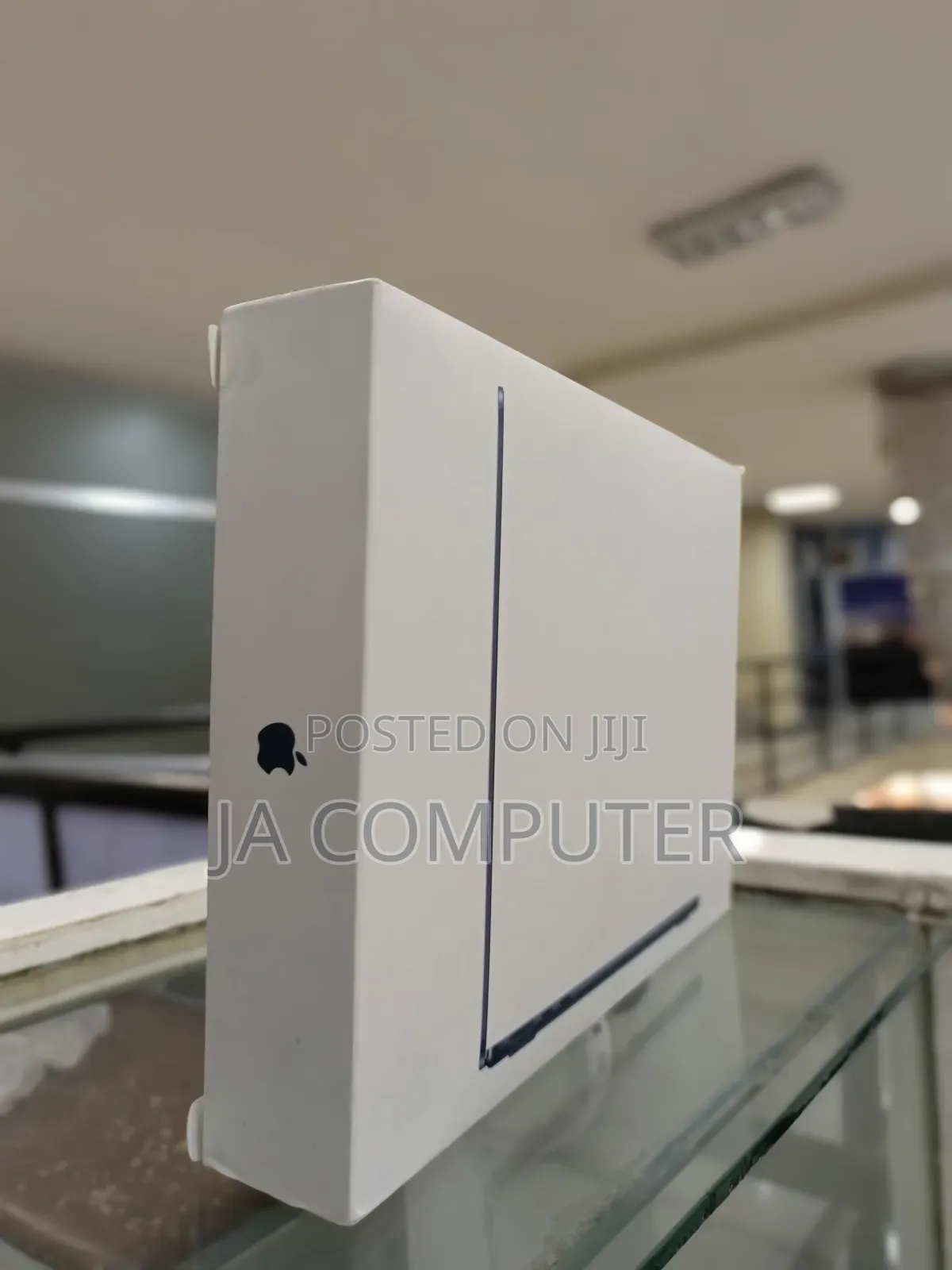 New Laptop Apple MacBook Air 2022 M2 8GB Apple M2 SSD 256GB