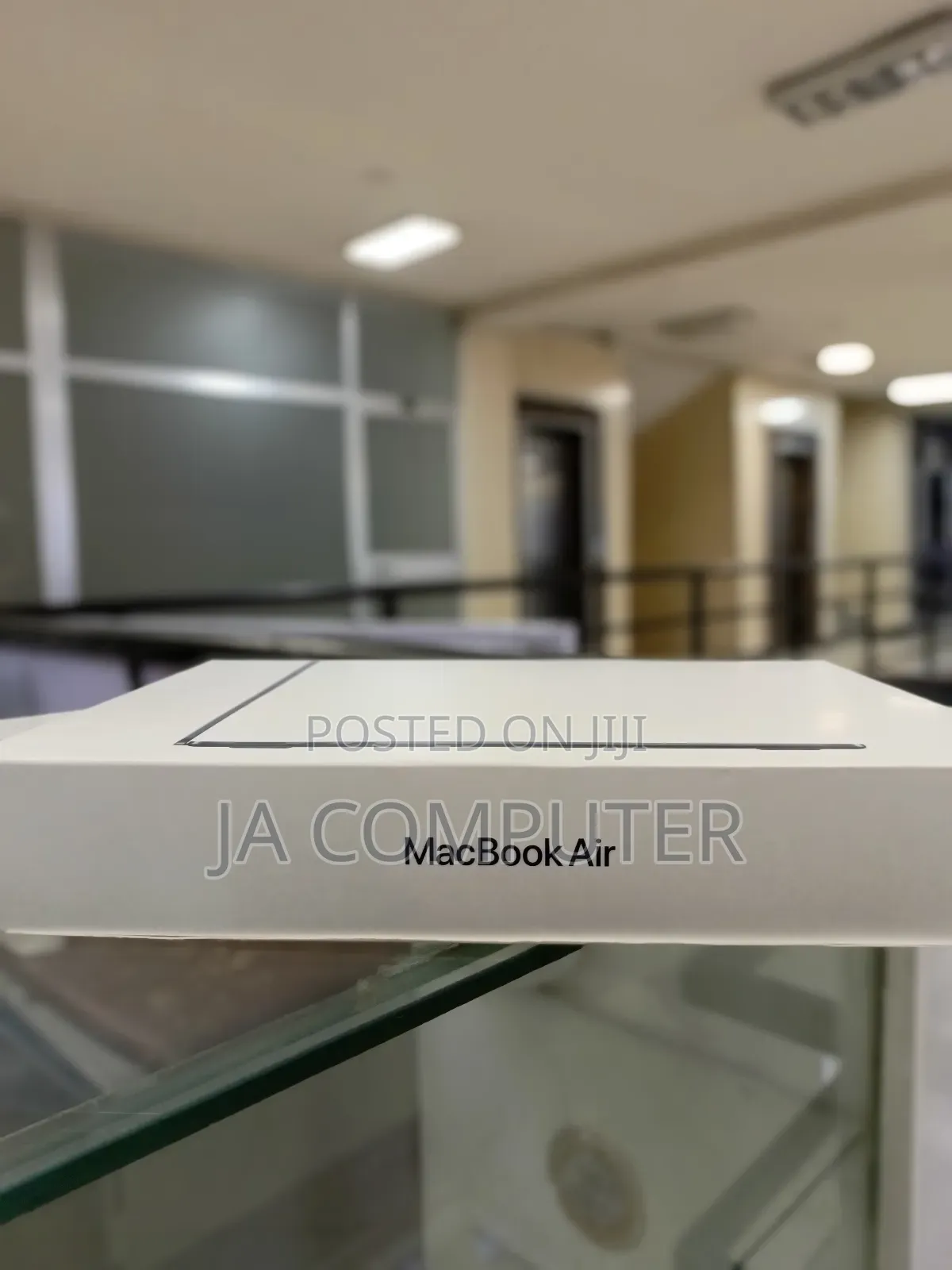 New Laptop Apple MacBook Air 2022 M2 8GB Apple M2 SSD 256GB