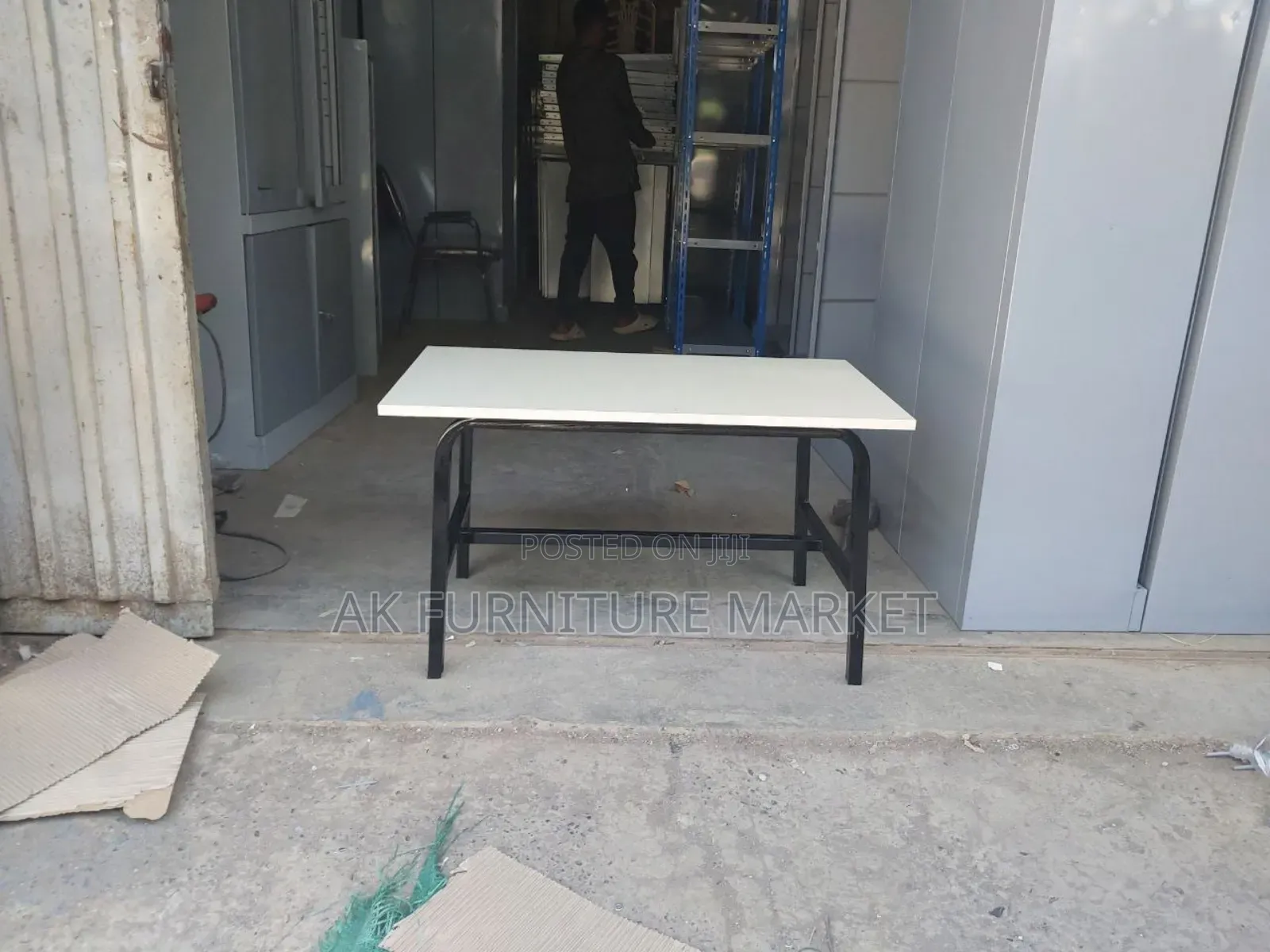 Table የትምህርት ቤት ጠረጴዛ