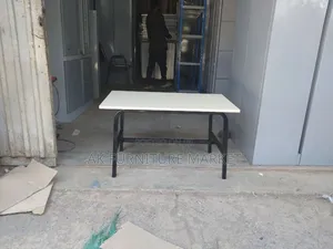 Table የትምህርት ቤት ጠረጴዛ