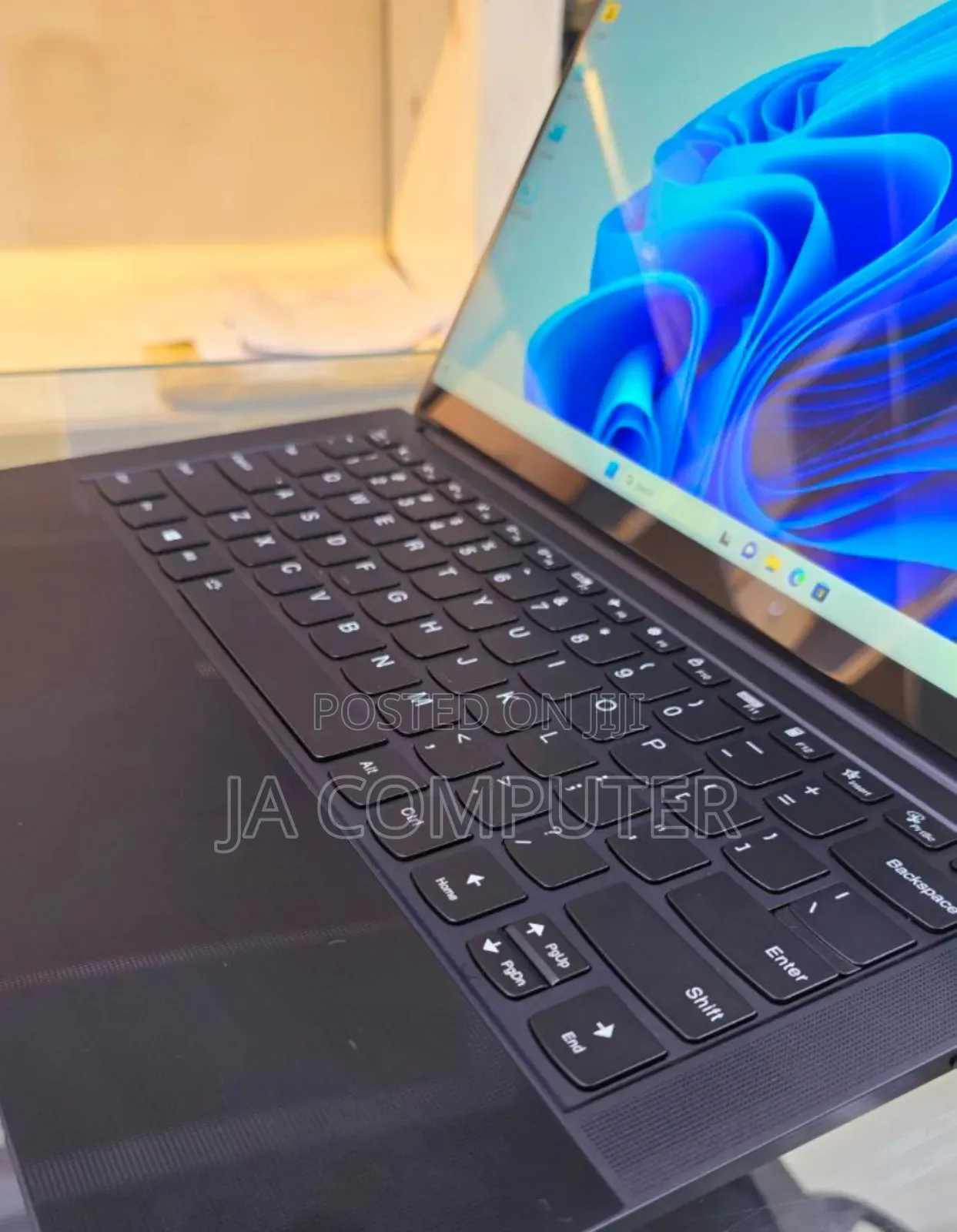 New Laptop Lenovo Yoga 9i 16GB Intel Core I7 SSD 512GB