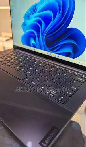 Photo - New Laptop Lenovo ThinkPad Yoga 16GB Intel Core I7 SSD 512GB