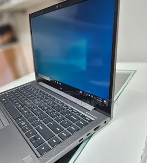 New Laptop HP ZBook Firefly G8 16GB Intel Core I7 SSD 512GB