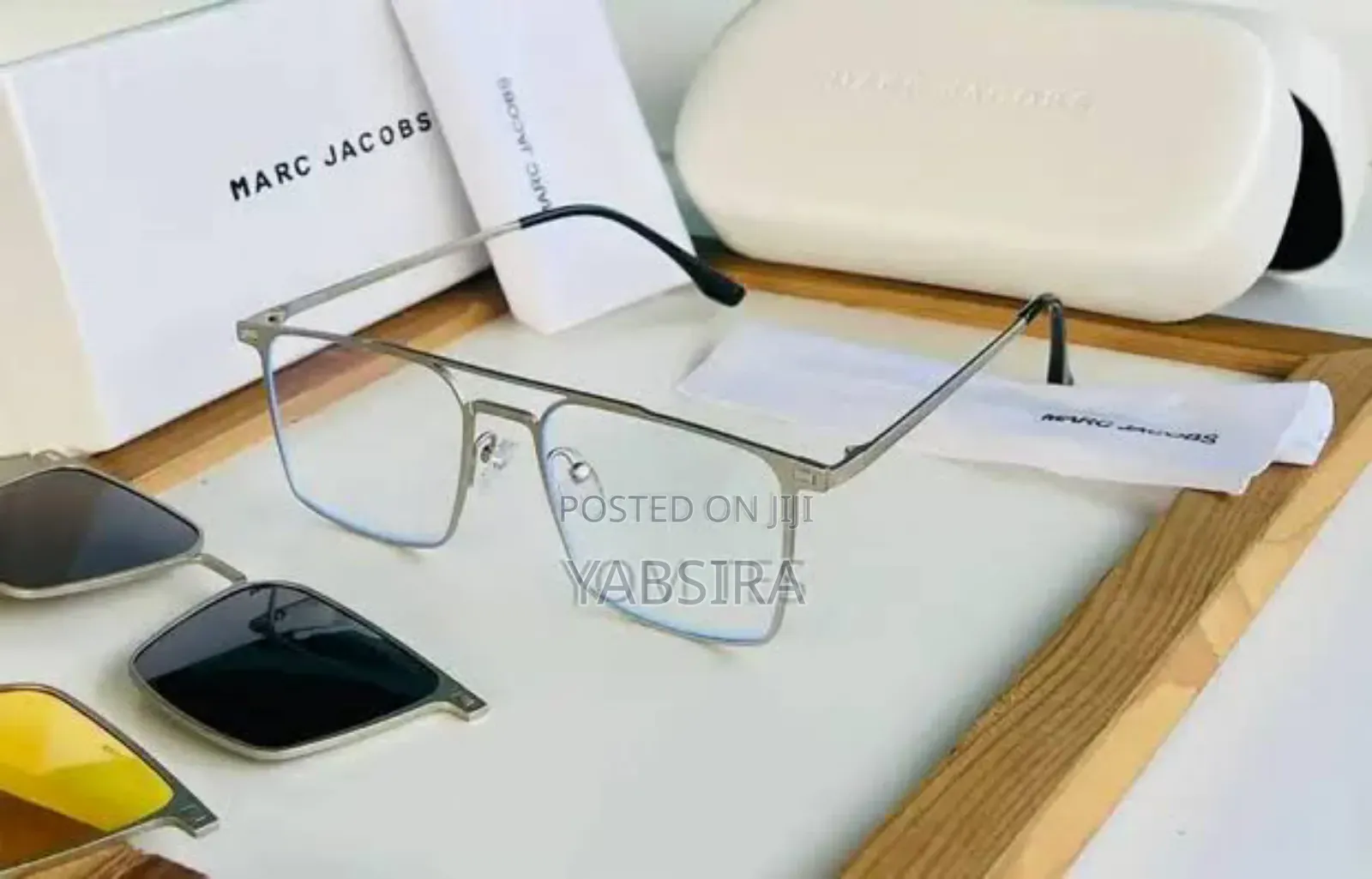 3 በ አንድ መነጽር