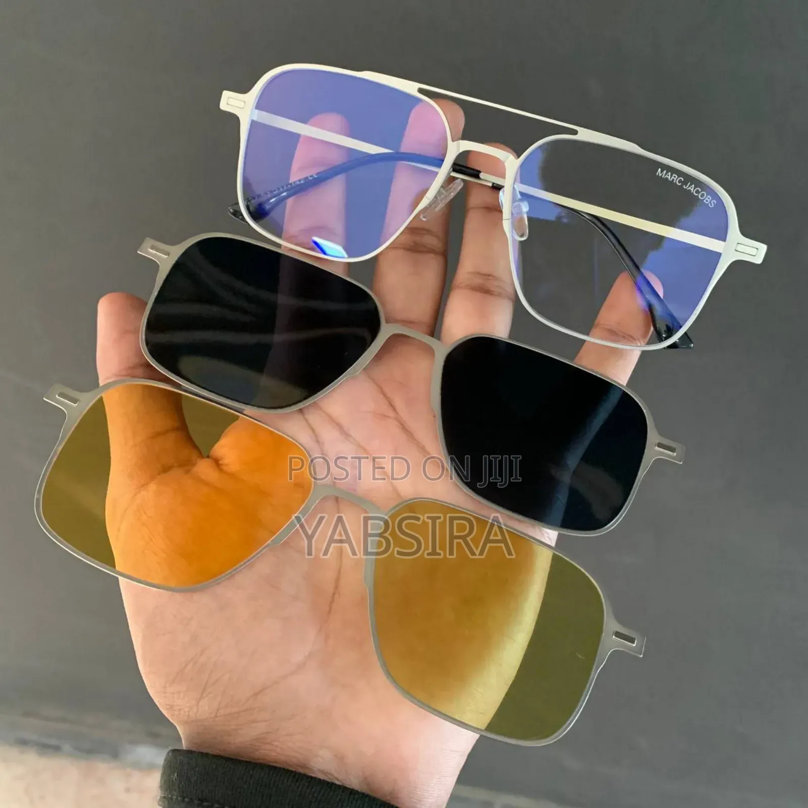 3 በ አንድ መነጽር