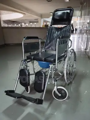 Slightly Used Wheelchair{}ቨርሳታይል/ኮሞድ/Wheelchair፸ኸልዚ ዊልቼር