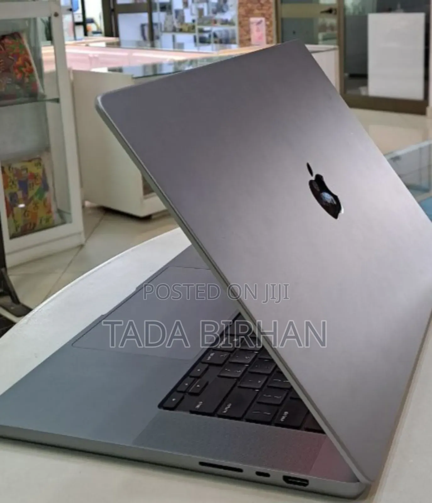 New Laptop Apple MacBook Pro 2022 M2 32GB Apple M2 SSD 512GB