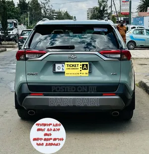 Toyota RAV4 2021 Green