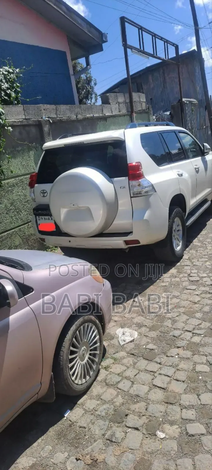 Toyota Land Cruiser Prado 2011 White