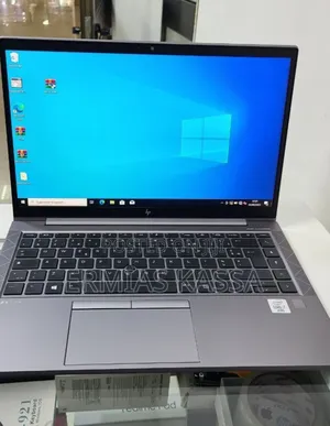 New Laptop HP ZBook Firefly G8 16GB Intel Core I7 SSD 512GB
