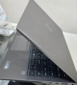 New Laptop HP ZBook Firefly G8 16GB Intel Core I7 SSD 512GB