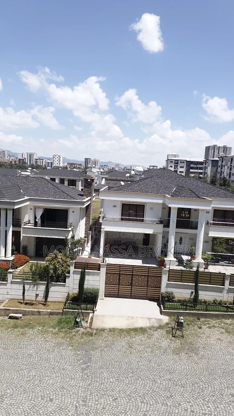 Furnished 4bdrm Apartment in አያት ኃይሌ ሪል እስቴት ልዮ, Yeka for sale