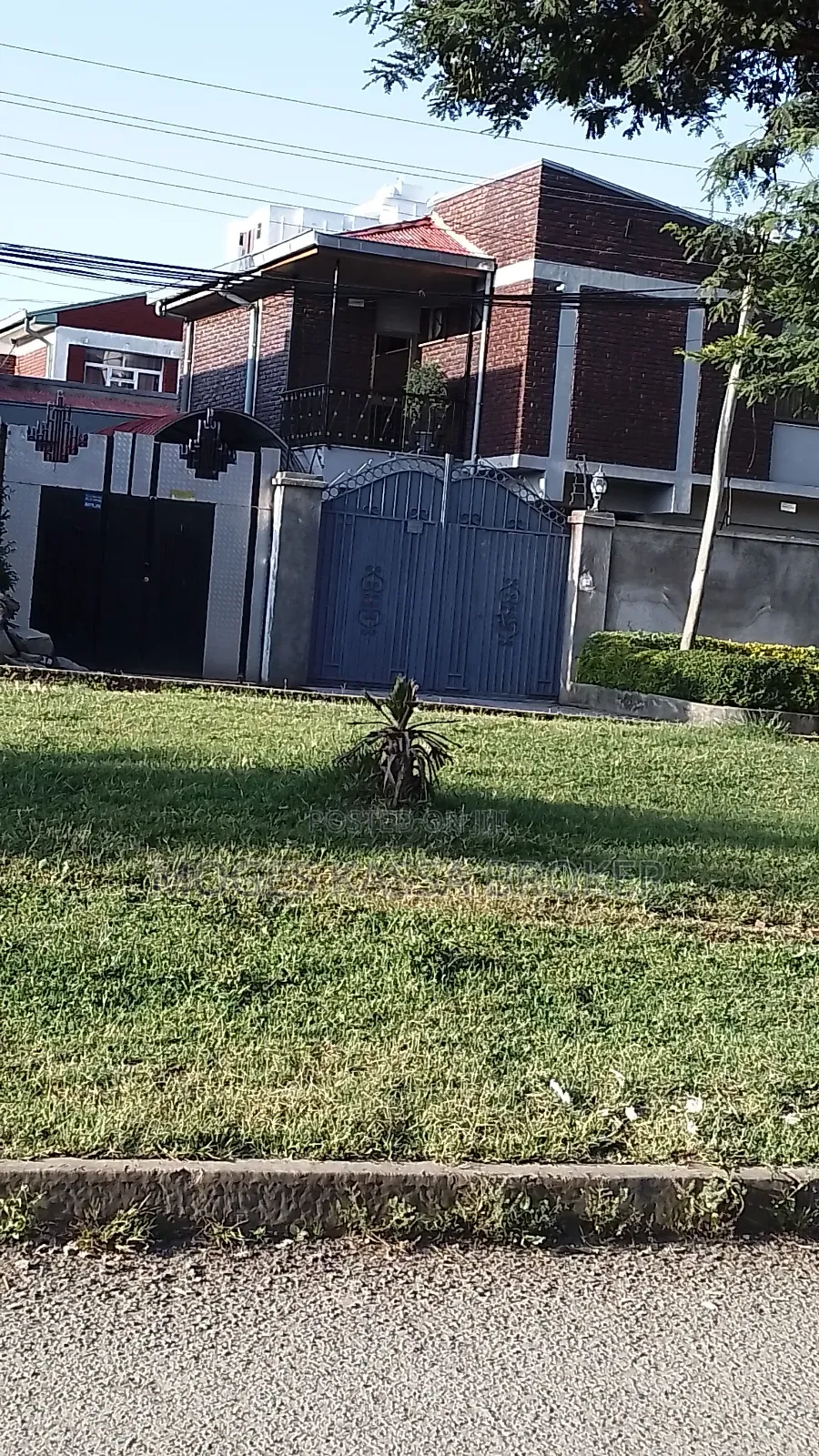 Furnished 6bdrm House in አያት አደባባይ ቅርብ 300 ካሬ, Yeka for sale