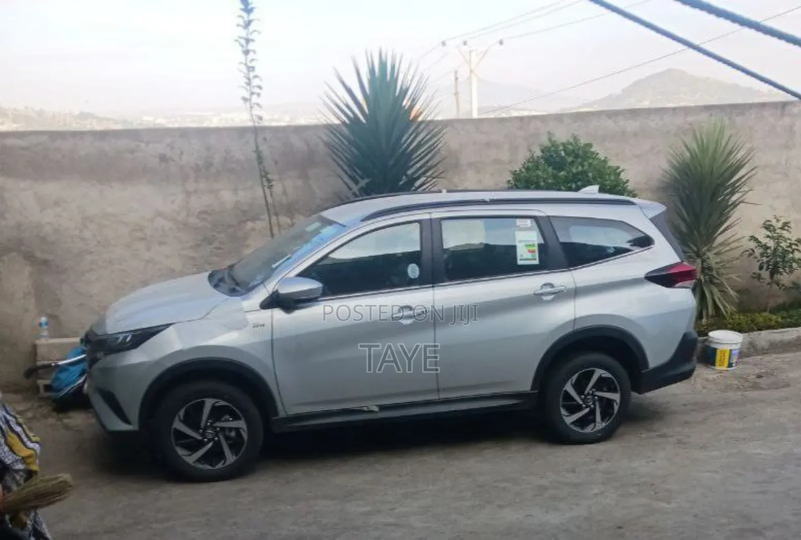 Toyota Rush 2023 Silver